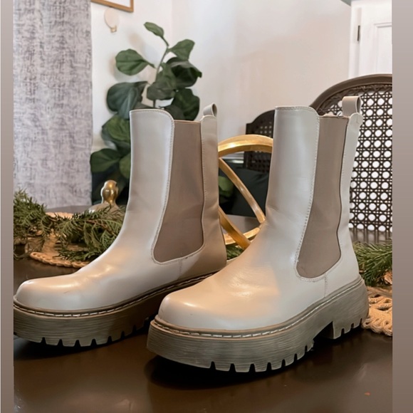 European Lug Boots in Blonde - Picture 1 of 2